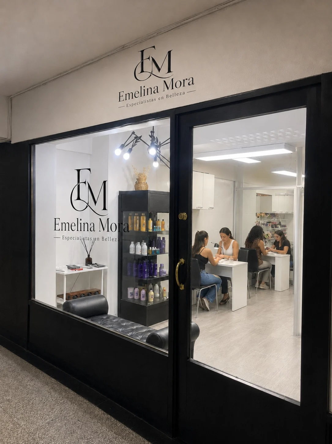 Ubicación de Emelina Mora, vista exterior del local